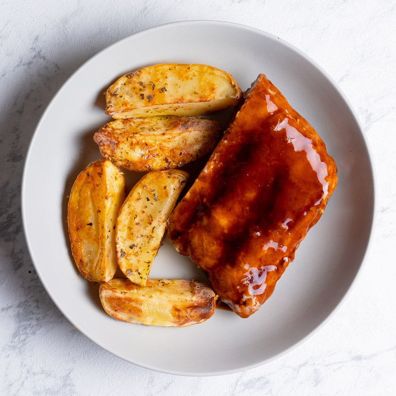 Costilla en salsa barbacoa con patatas gajo