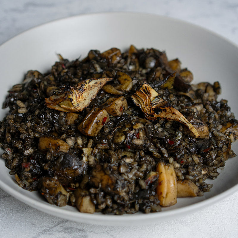 Arroz negro de sepia y alcachofa