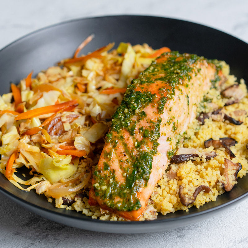 Salmón al pesto verde