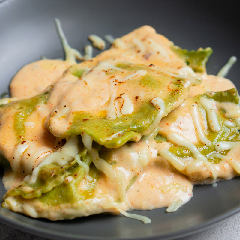 Raviolis en salsa al kimchi gratinados