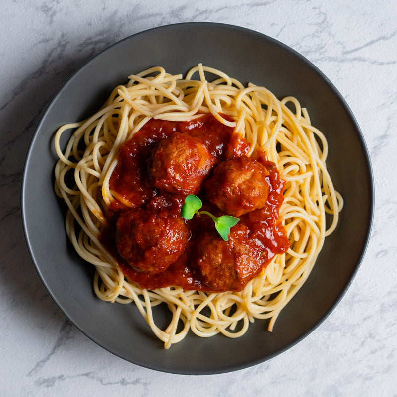 Spaghettis con albóndigas al pomodoro