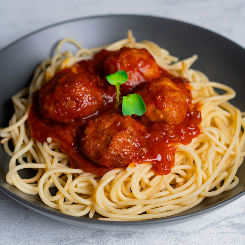 Spaghettis con albóndigas al pomodoro