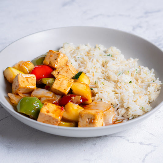 Tofu en salsa agridulce con verduras y arroz
