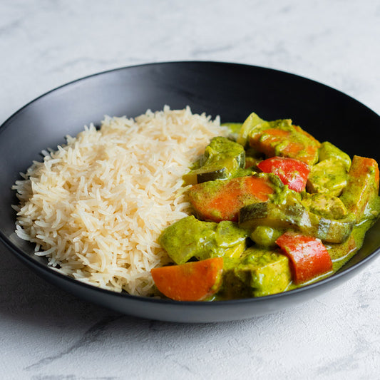Curry verde de verduras con tofu y arroz
