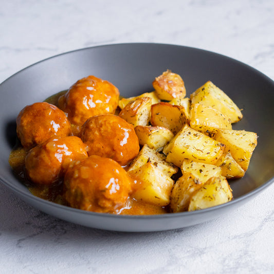 Albóndigas en salsa con patata