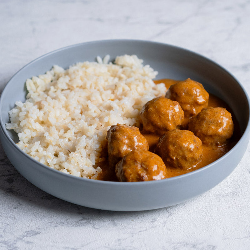 Albóndigas en salsa romescu