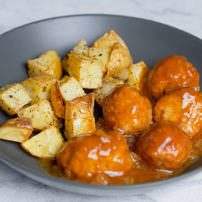 Almôndegas em molho de tomate e caril