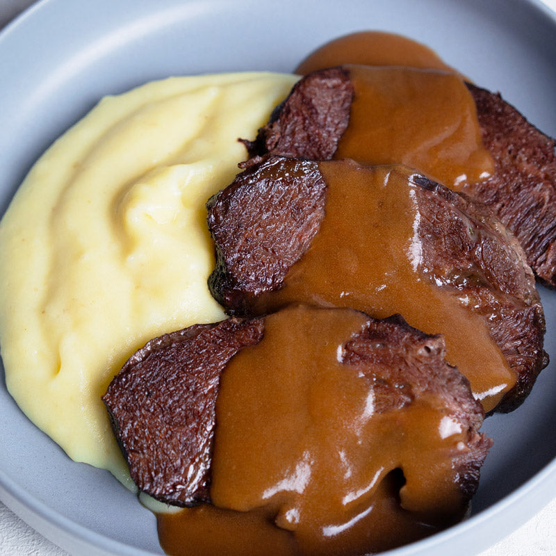 Carrillera de ternera en salsa de shiitake con puré de patata
