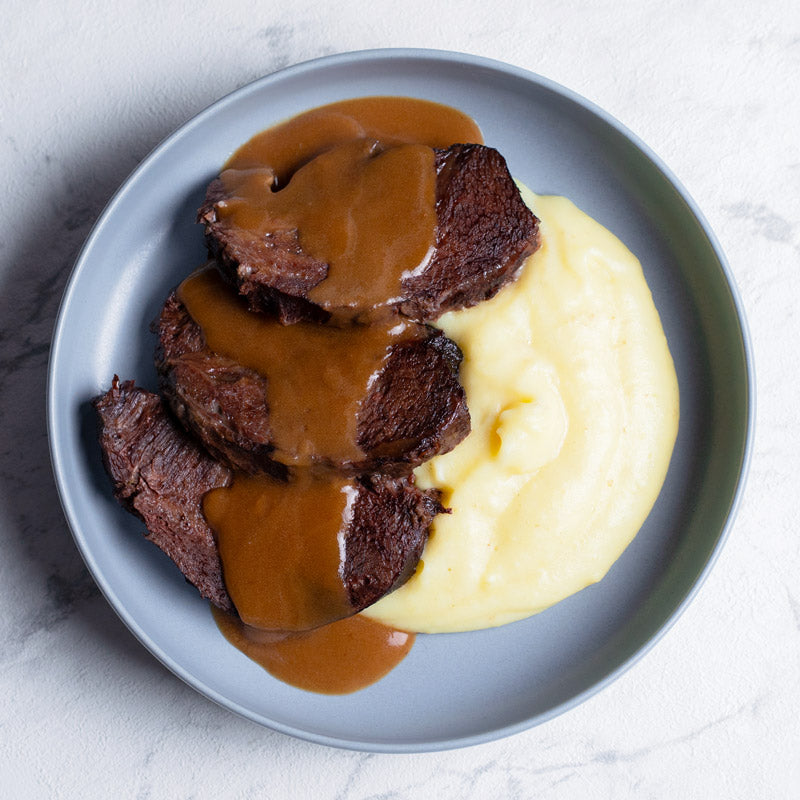 Carrillera de ternera en salsa de shiitake con puré de patata