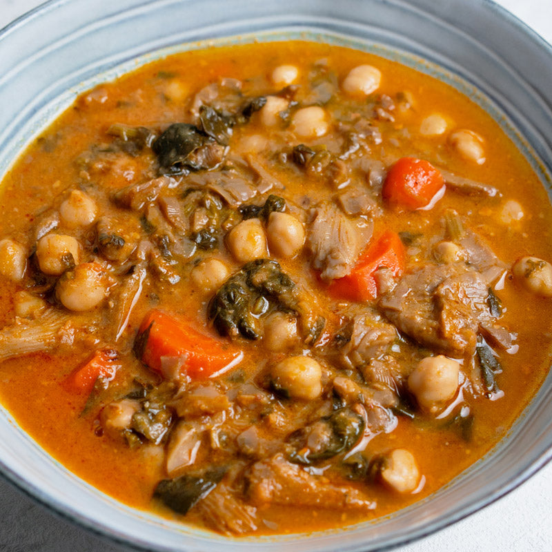 Garbanzos con setas y picada de almendra