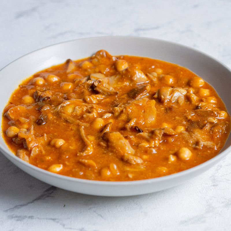 Garbanzos con setas y picada de almendra