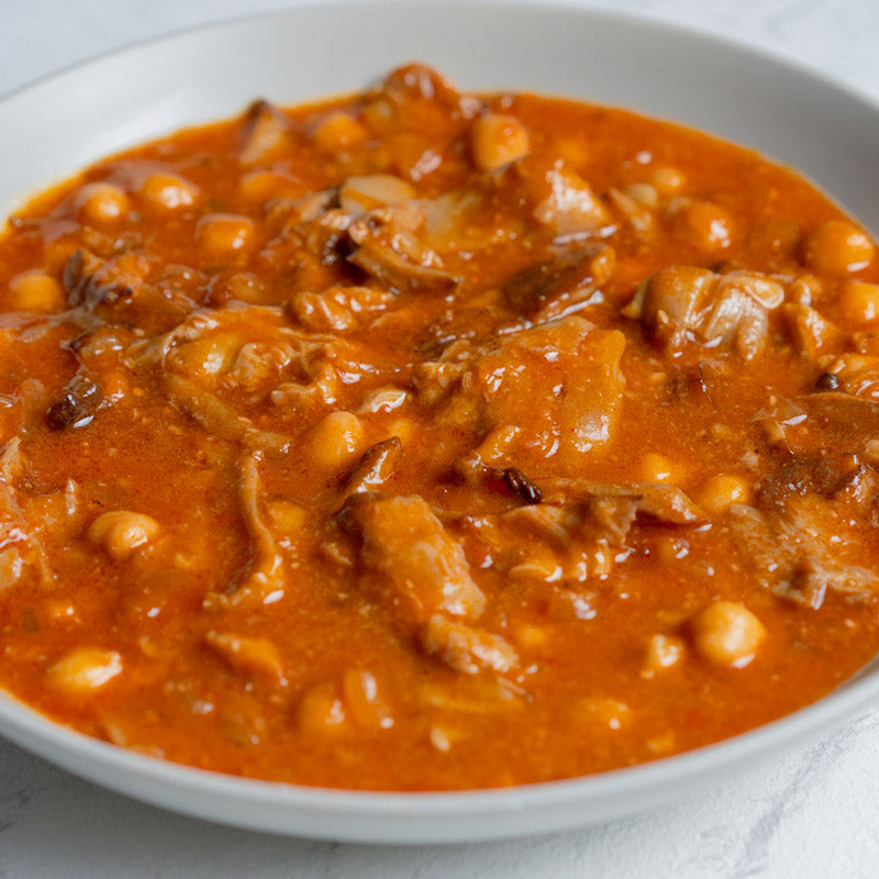 Garbanzos con setas y picada de almendra