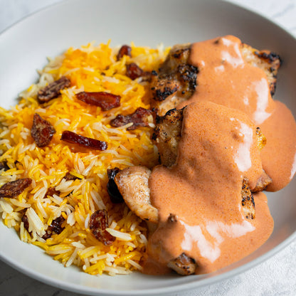 Pollo tandoori con arroz y dátiles