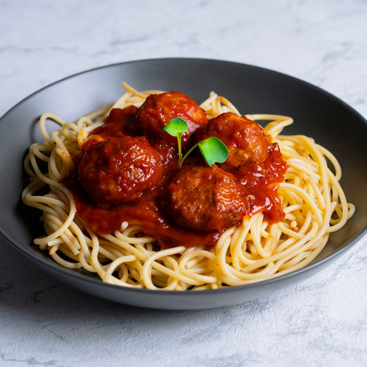 Spaghettis con albóndigas al pomodoro